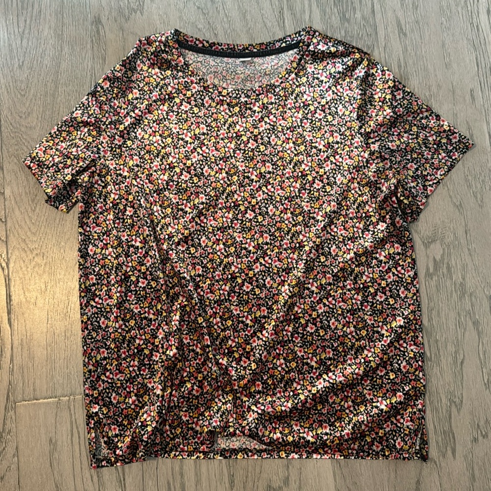 Old Navy Velvet flower short sleeve shirt
